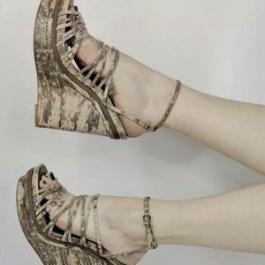 Nude / Tan Printed Laurol Strappy BCBG MaxAzria platform Sandal 39 / 9 tejus